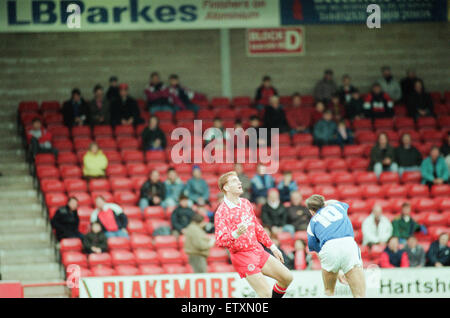 Walsall 1-1 Gillingham, league match presso le banche Stadium, sabato 16 gennaio 1993. Dean Smith (sinistra) di Walsall in azione Foto Stock