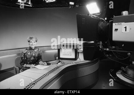 Kay Alexander, presentatore, Midlands oggi, BBC TV regionale news service per il West Midlands, Pebble Mill, 30 novembre 1989. Foto Stock