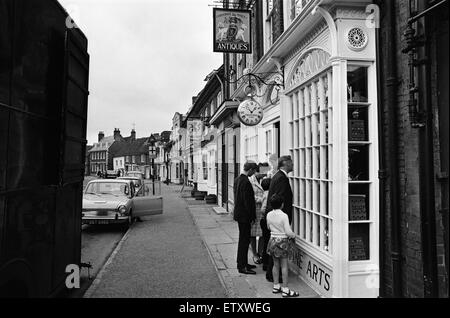 Bedford Street, Woburn Village, Bedfordshire. Il 24 luglio 1968. Foto Stock