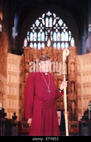 Il Vescovo di Newcastle, il Reverendissimo Martin Wharton all'interno di St Nicolas cattedrale, Newcastle upon Tyne. Circa 2000. Foto Stock