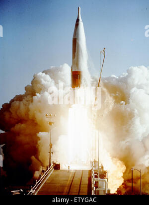 Atlas 42D è un veicolo di lancio utilizzato per le missioni spaziali. I dettagli del lancio includono i preparativi per un lancio di razzi dal Pad 11, che fa parte della serie di missioni della United Launch Alliance. Foto Stock