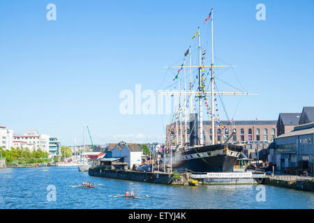 I rematori passando Brunel SS Gran Bretagna Bristol Docks Bristol Avon England Regno Unito GB EU Europe Foto Stock