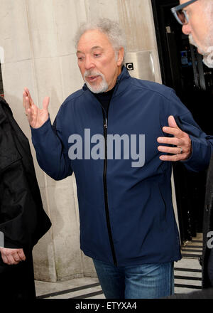 Sir Tom Jones BBC Radio 2 dotata di: Sir Tom Jones dove: Londra, Regno Unito quando: 27 Mar 2015 C Foto Stock