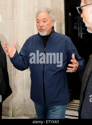 Sir Tom Jones BBC Radio 2 dotata di: Sir Tom Jones dove: Londra, Regno Unito quando: 27 Mar 2015 C Foto Stock