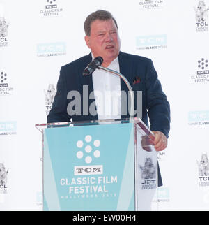 Leggenda di Hollywood Christopher Plummer la mano e il footprint cerimonia al cinese TCL teatro IMAX durante il 2015 TCM Classic Film Festival con: William Shatner dove: Hollywood, California, Stati Uniti quando: 27 Mar 2015 C Foto Stock