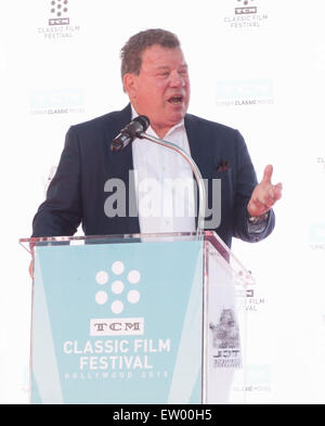 Leggenda di Hollywood Christopher Plummer la mano e il footprint cerimonia al cinese TCL teatro IMAX durante il 2015 TCM Classic Film Festival con: William Shatner dove: Hollywood, California, Stati Uniti quando: 27 Mar 2015 C Foto Stock