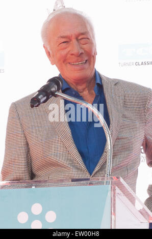 Leggenda di Hollywood Christopher Plummer la mano e il footprint cerimonia al cinese TCL teatro IMAX durante il 2015 TCM Classic Film Festival con: Christopher Plummer dove: Hollywood, California, Stati Uniti quando: 27 Mar 2015 C Foto Stock