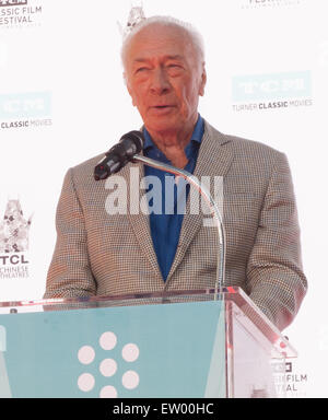 Leggenda di Hollywood Christopher Plummer la mano e il footprint cerimonia al cinese TCL teatro IMAX durante il 2015 TCM Classic Film Festival con: Christopher Plummer dove: Hollywood, California, Stati Uniti quando: 27 Mar 2015 C Foto Stock