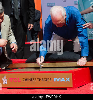 Leggenda di Hollywood Christopher Plummer la mano e il footprint cerimonia al cinese TCL teatro IMAX durante il 2015 TCM Classic Film Festival con: Christopher Plummer dove: Hollywood, California, Stati Uniti quando: 27 Mar 2015 C Foto Stock