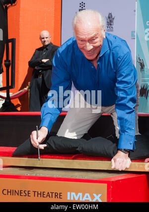 Leggenda di Hollywood Christopher Plummer la mano e il footprint cerimonia al cinese TCL teatro IMAX durante il 2015 TCM Classic Film Festival con: Christopher Plummer dove: Hollywood, California, Stati Uniti quando: 27 Mar 2015 C Foto Stock