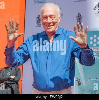 Leggenda di Hollywood Christopher Plummer la mano e il footprint cerimonia al cinese TCL teatro IMAX durante il 2015 TCM Classic Film Festival con: Christopher Plummer dove: Hollywood, California, Stati Uniti quando: 27 Mar 2015 C Foto Stock