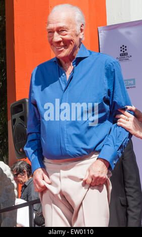 Leggenda di Hollywood Christopher Plummer la mano e il footprint cerimonia al cinese TCL teatro IMAX durante il 2015 TCM Classic Film Festival con: Christopher Plummer dove: Hollywood, California, Stati Uniti quando: 27 Mar 2015 C Foto Stock