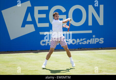 Londra, Regno Unito. 16 Giugno, 2015. Queens Aegon campionato di tennis. Stan Wawrinka (SUI) in azione durante la sua prima partita. Credito: Azione Sport Plus/Alamy Live News Foto Stock