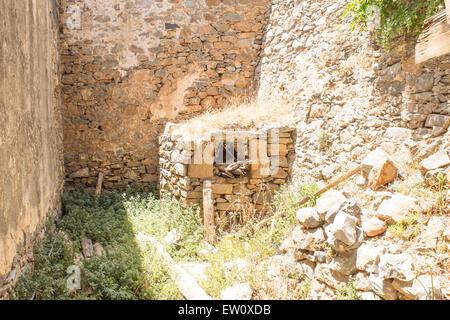 Un edificio di abbandono sulla isola di Spinalonga. Foto Stock