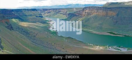 Una sezione tranquilla del fiume Snake nella Morley Nelson Snake River Rapaci National Conservation Area esterna Boise, Idaho. La zona ospita la più grande concentrazione di nidificazione di uccelli rapaci in Nord America. Foto Stock