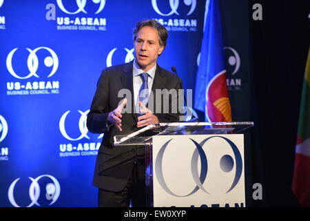 Vice Segretario di Stato americano Tony Blinken offre un commento sulla politica in Stati Uniti-ASEAN Business Council gala annuale al Four Seasons Hotel Giugno 15, 2015 a Washington D.C. Blinken è in fase di riempimento in per segretario Kerry che sta recuperando dalla rottura di un'anca. Foto Stock