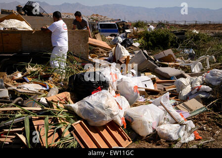 Circa il 50% dei rifiuti residenziali depositato per lo smaltimento presso la Città di Tucson di Los Reales discarica può essere riciclato, accord Foto Stock