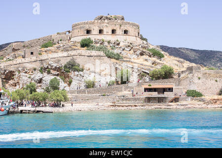 Spinalonga Castle su Spinalonga Island è una delle principali attrazioni turistiche di Creta, Grecia. Foto Stock