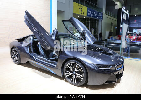 ISTANBUL, Turchia - 30 Maggio 2015: BMW i8 in Istanbul Autoshow 2015 Foto Stock