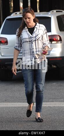 Jennifer Garner va al Sushi SugarFish la Domenica di Pasqua con gli amici con: Jennifer Garner dove: Los Angeles, California, Stati Uniti quando: 06 Apr 2015 C Foto Stock