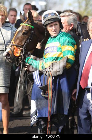 AP McCoy dopo aver vinto la gara Doombar durante il Grand National Eglinton Festival 2015 - Giorno 1 dotate di: AP McCoy dove: Eglinton, Regno Unito quando: 09 Apr 2015 C Foto Stock