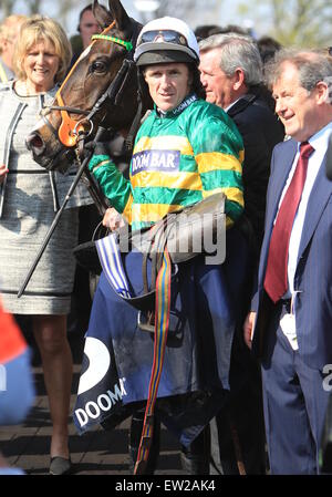 AP McCoy dopo aver vinto la gara Doombar durante il Grand National Eglinton Festival 2015 - Giorno 1 dotate di: AP McCoy dove: Eglinton, Regno Unito quando: 09 Apr 2015 C Foto Stock