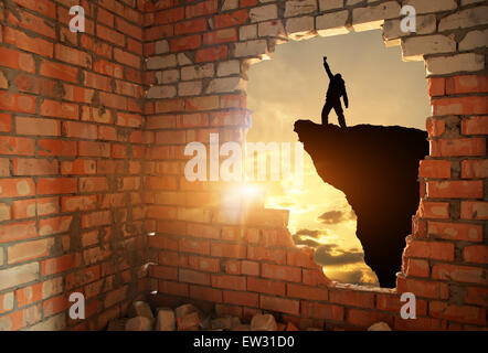 Silhouette di un uomo libero. Composizione concettuale. Foto Stock