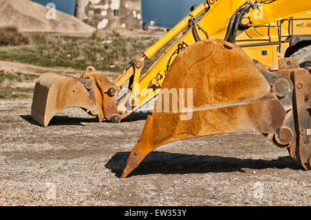 Costruzione di veicoli su ghiaiosa spiaggia REGNO UNITO Foto Stock