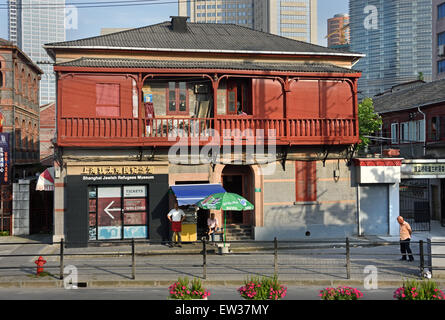 Vecchia Shanghai gli stretti vicoli che caratterizzano Tianzifang Shikumen Residence La Concessione Francese Luwan Xuhui District Xintia Foto Stock