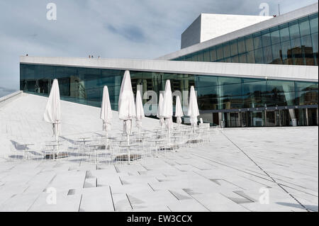 Norvegia, il Teatro dell'Opera di Oslo (Operahuset). Progettato dagli architetti norvegesi Snohetta e aperto nel 2008 Foto Stock