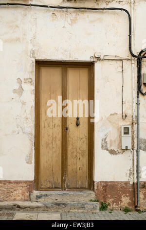 Telaio completo di prendere una vecchia casa di città facciata Foto Stock
