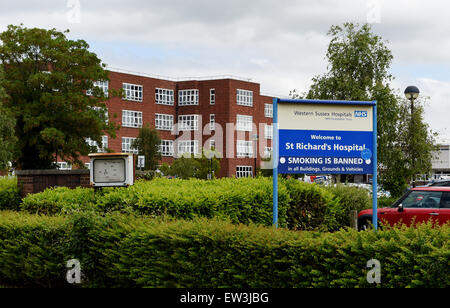 St Richards Hospital Chichester West Sussex Regno Unito con il fumo è vietato firmare Foto Stock