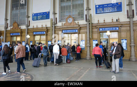 Nyugati Palyaudva stazione ferroviaria occidentale Budapest Ungheria Foto Stock