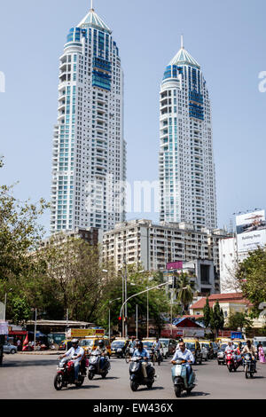 Mumbai India, Tardeo, Jehangir Boman Behram Road, architetto Hafeez Contractor, l'edificio più alto, le torri gemelle imperiali, condomini residenziali, alto ris Foto Stock