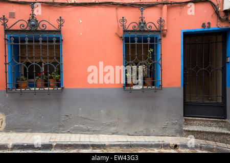 Orange facciata di casa in vecchi mercanti ebrei' trimestre di Tarazona Foto Stock