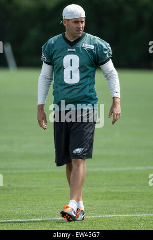 Philadelphia, Pennsylvania, USA. 17 Giugno, 2015. Philadelphia Eagles punter Donnie Jones (8) si affaccia su durante il minicamp al NovaCare Complex di Philadelphia, Pennsylvania. Christopher Szagola/CSM/Alamy Live News Foto Stock