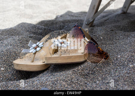 Onorevoli scarpe e occhiali da sole Foto Stock