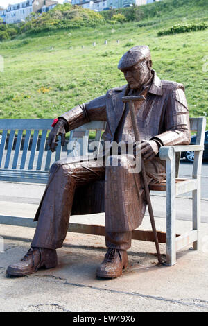 Freddie Gilroy e Belsen lottatori scultura affacciato sulla baia del nord, Scarborough, nello Yorkshire, Regno Unito Foto Stock