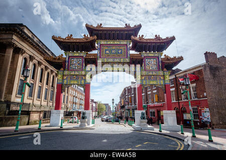 China Town gate di Liverpool, in Inghilterra. Foto Stock