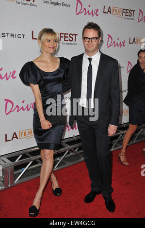 LOS ANGELES, CA - Giugno 17, 2011: Direttore Nicolas Winding Refn & moglie Liv Corfixen alla premiere del suo nuovo film 'Drive' al Regal Cinemas, L.A. Live. Foto Stock