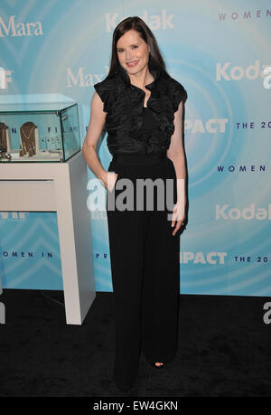 BEVERLY HILLS, CA - Giugno 16, 2011: geena Pagina Davis a donne in film 2011 Crystal + Lucy Awards presso il Beverly Hilton Hotel. Foto Stock