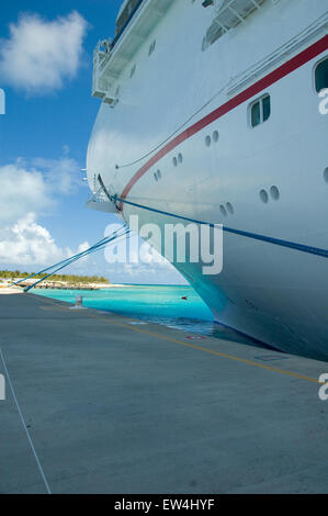 Nave da Crociera al Porto di Grand Turk, Bahamas Foto Stock