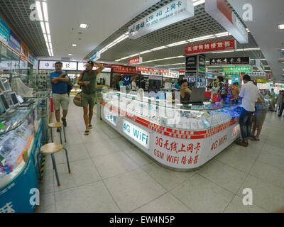 Huaqiangbei mercato elettronico di Shenzhen in Cina. Foto Stock