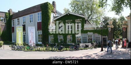 Hortus Botanicus giardino botanico nel quartiere Plantage di Amsterdam, Paesi Bassi. (Cucito panorama di 2 immagini) Foto Stock