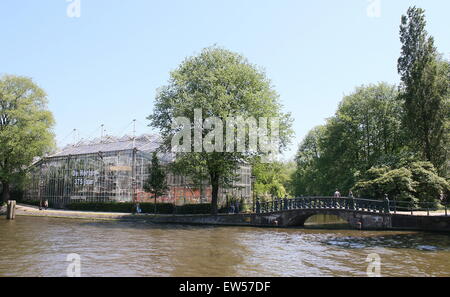 Drieklimatenkas serre di Hortus Botanicus giardino botanico nel quartiere Plantage di Amsterdam, Paesi Bassi. Foto Stock