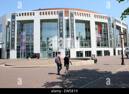 Edificio Stopera ad Amsterdam, nei Paesi Bassi, sia City Hall & home di Dutch National Opera & Ballet, situato a Waterlooplein Foto Stock