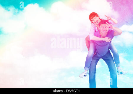 Immagine composita dell'uomo dando una ragazza piggy back Foto Stock