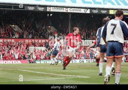 Middlesbrough v il centro di Luton, l'ultima partita giocata a Ayresome Park. John Hendrie dopo egli segna il secondo gol per Middlesbrough. Punteggio finale 2-1 a Middlesbrough. League Division 1. Il 30 aprile 1995. Foto Stock