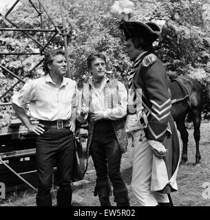 Burt Lancaster, Kirk Douglas e Laurence Olivier sul set di "Il diavolo il discepolo' in Tring Park, Hertfordshire. Il 30 luglio 1958. Foto Stock