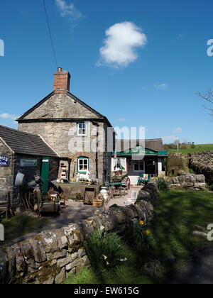 Cottage nel pittoresco villaggio di Tissington nel distretto di Peak Derbyshire Inghilterra Foto Stock